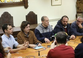 Los productores de la película junto a responsables de la Diócesis.