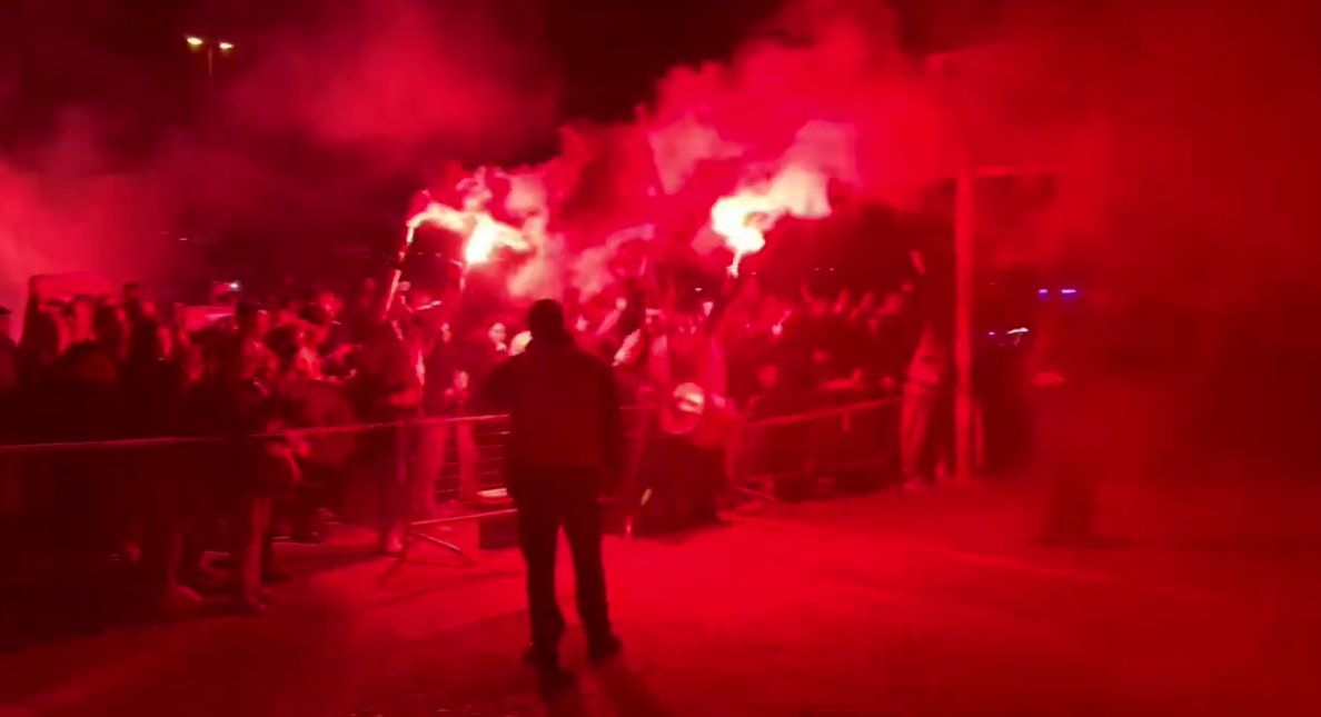 El pasillo infernal que recibe a los jugadores de la Minera y del Alavés