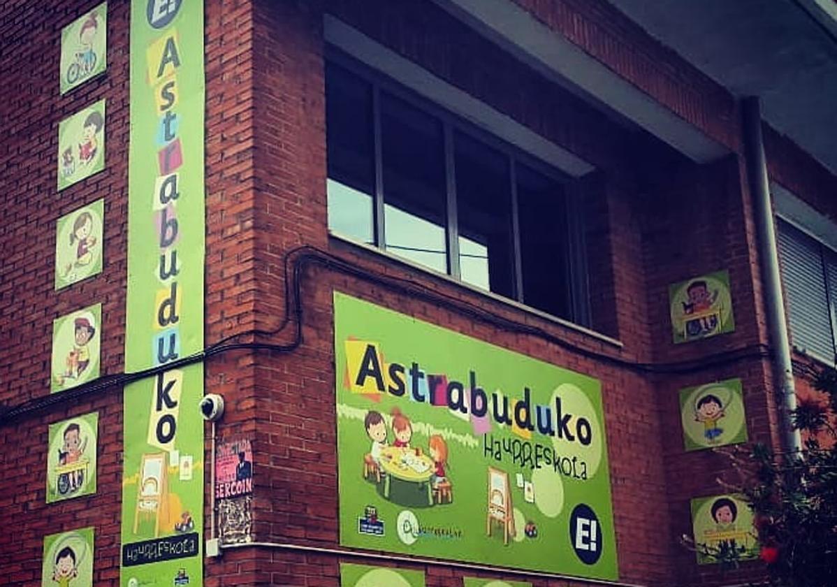 Fachada de la haurreskola de Astrabudua, en Erandio.