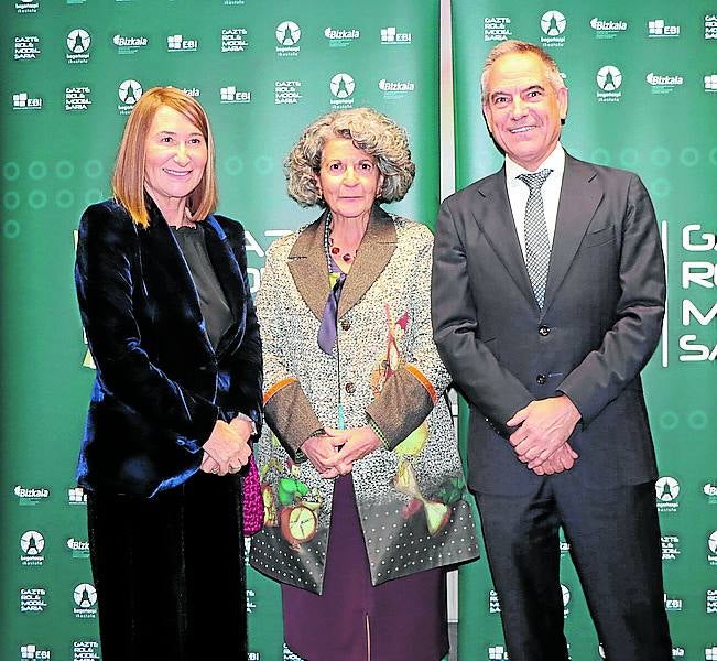 Nerea Begoña, Izaskun Artetxe y Gonzalo Salcedo.