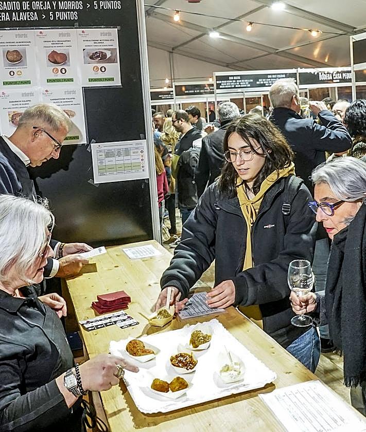 Imagen secundaria 2 - Ardoaraba llena los hoteles de Vitoria