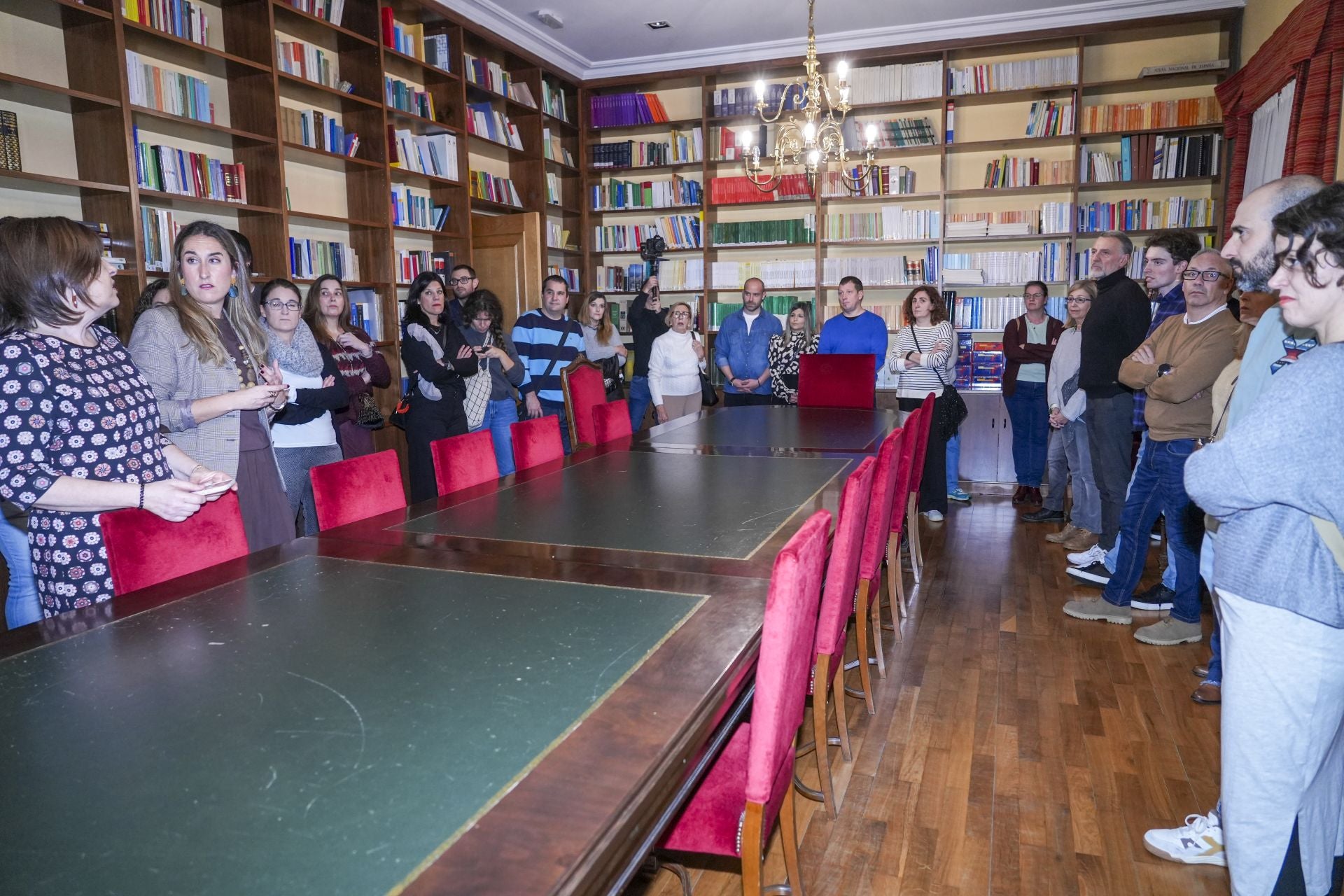 Un brindis atípico en las oficinas con más historia