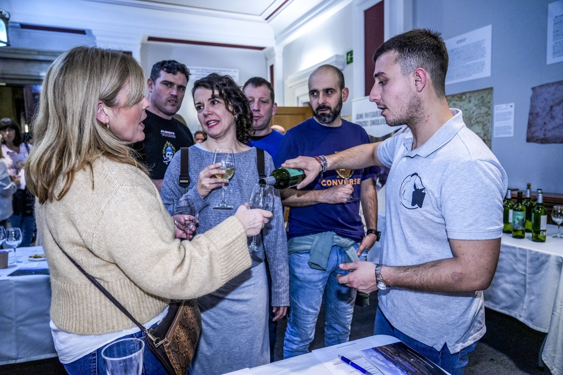 Un brindis atípico en las oficinas con más historia