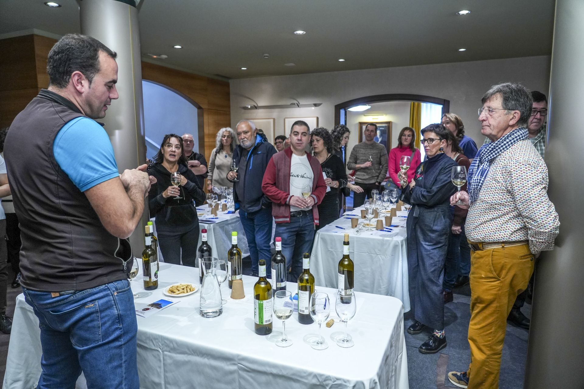 Un brindis atípico en las oficinas con más historia