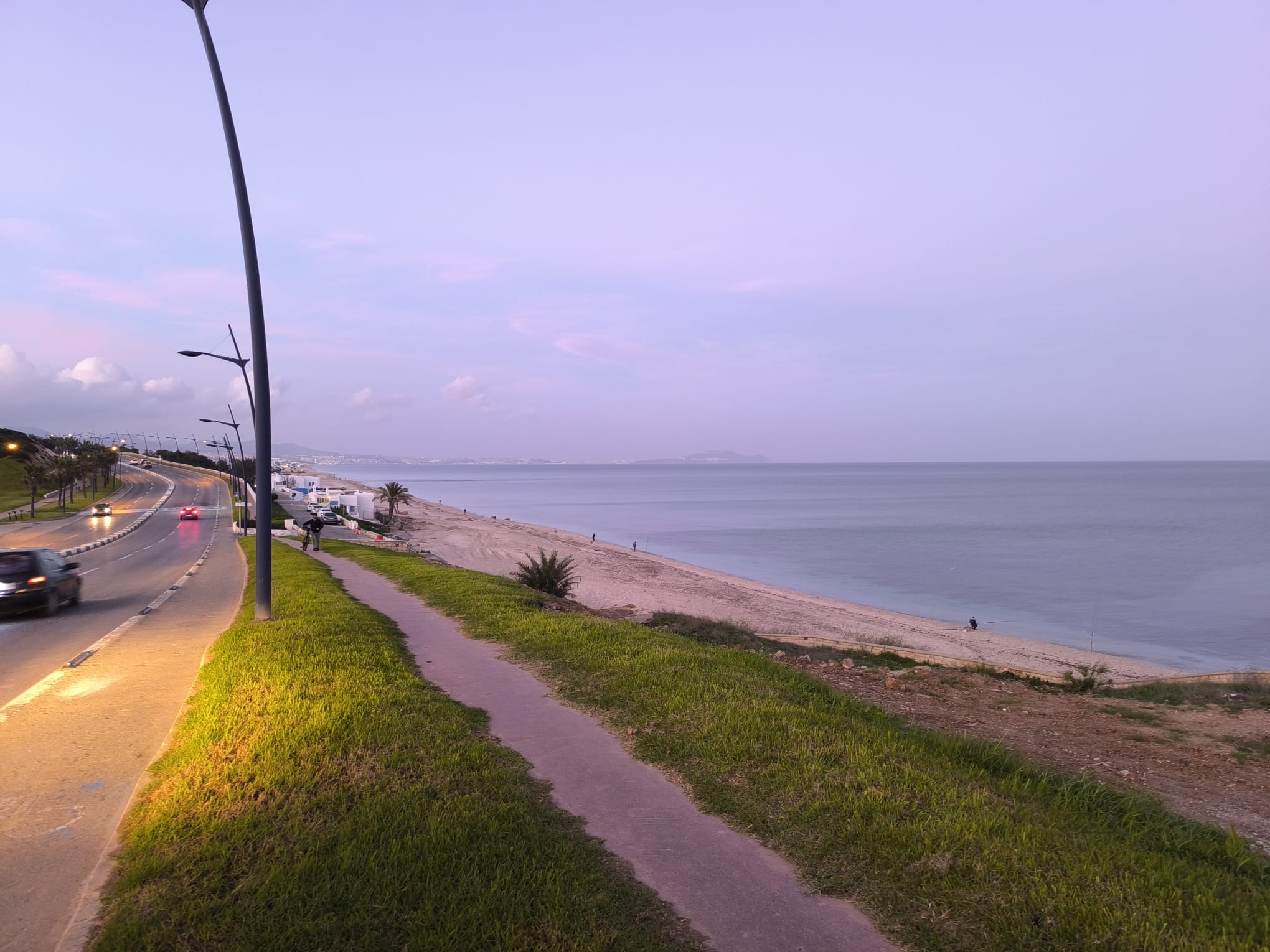 Imagen - El punto desde el que los jóvenes se lanzan al mar en Marruecos, con el objetivo de llegar a nado a Ceuta.
