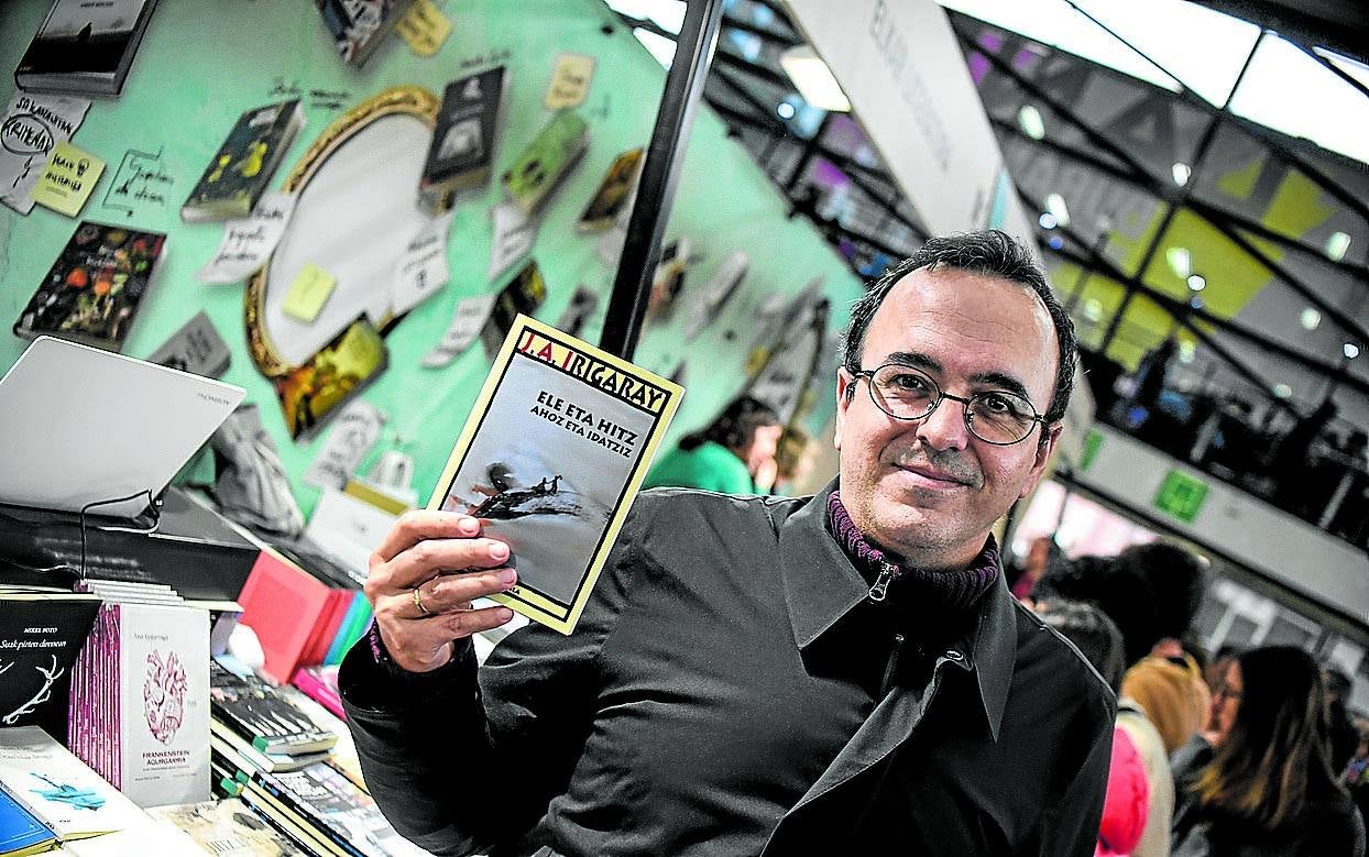 «Para que la juventud lea, hay que predicar con el ejemplo»