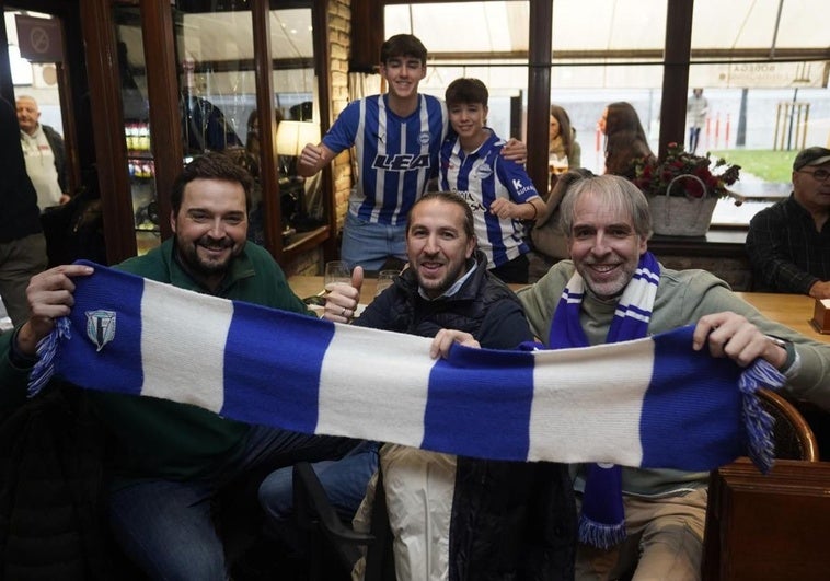 Cerca de 400 albiazules se han desplazado a Pamplona para presenciar el partido del Alavés.