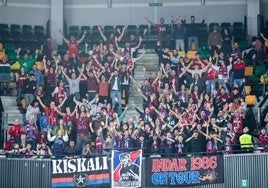 La afición del Baskonia se hace notar en el Bilbao Arena