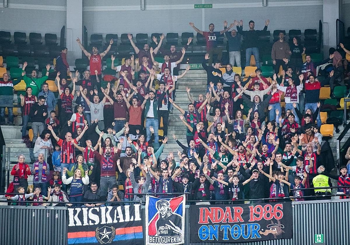 La afición del Baskonia se hace notar en el Bilbao Arena