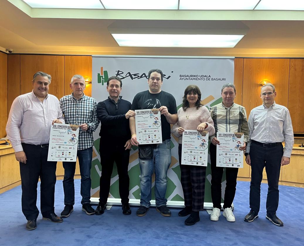 El alcalde Asier Iragorri con los representantes de las entidades impulsoras del evento.