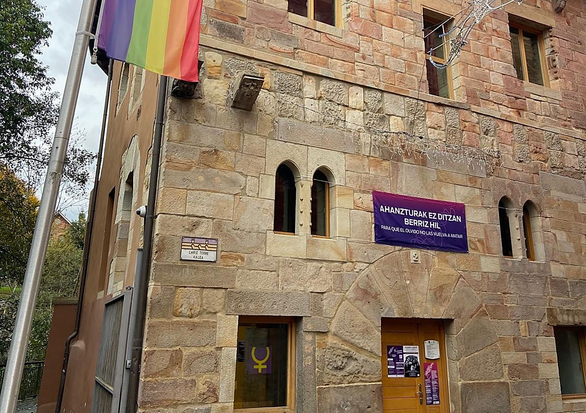 Imagen del edificio Andragunea -La Casa de la Mujer- ubicado en el casco viejo de la villa.