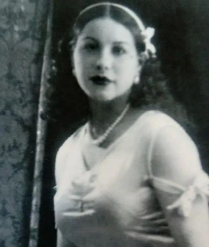 Imagen secundaria 2 - Luz Ferrer, Maura Ferrer y Mercedes Ferrer.