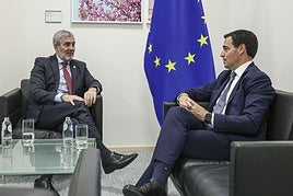 Pradales y el presidente canario se citan en Vitoria para impulsar un pacto migratorio