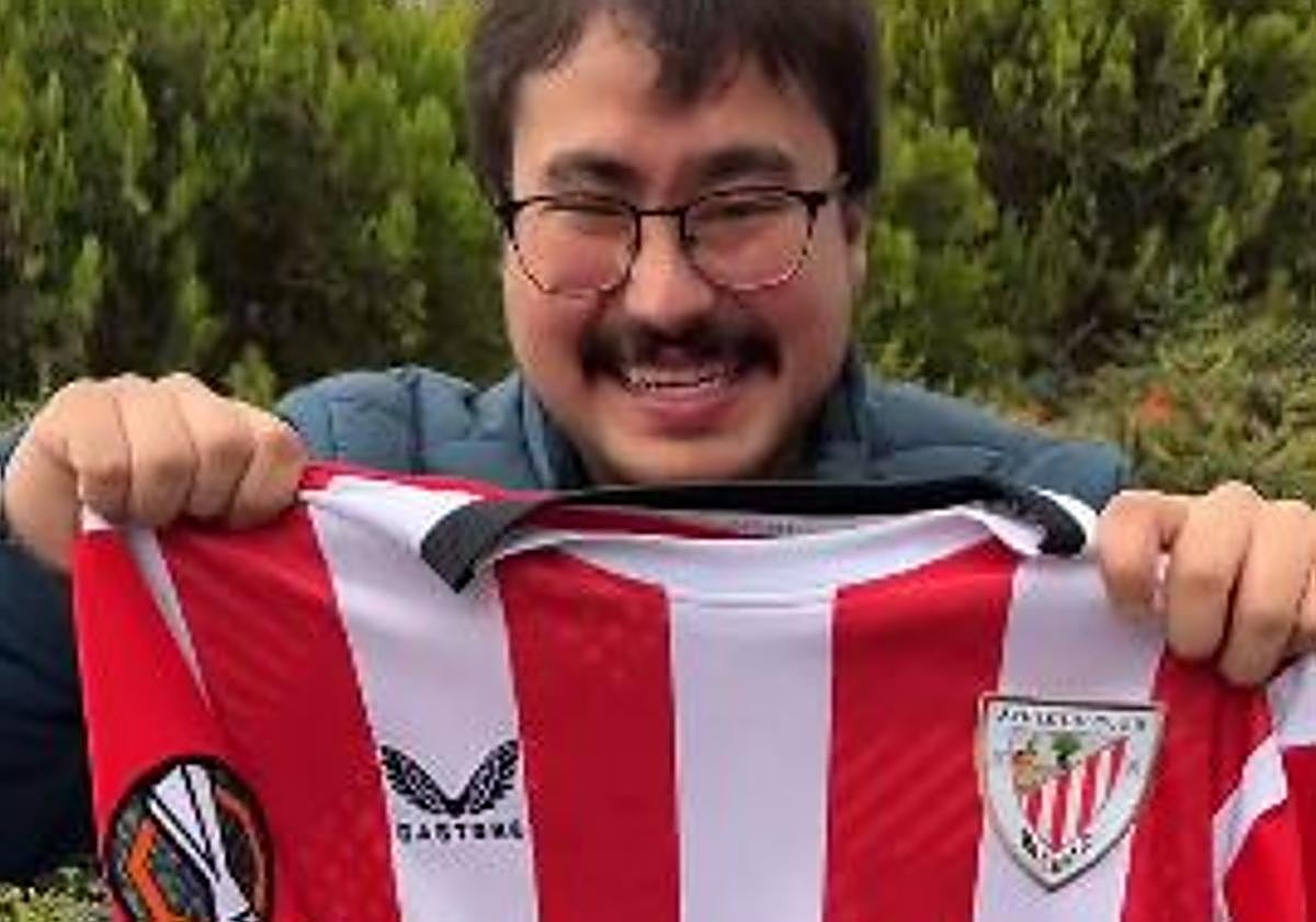 El aficionado turco que es hincha del Athletic: «En mi país solo compran jugadores extranjeros...»
