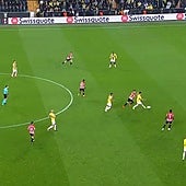 El suplicio del jugador del Fenerbahçe tras fallar en el gol de Iñaki Williams: pitos en cada balón que toca