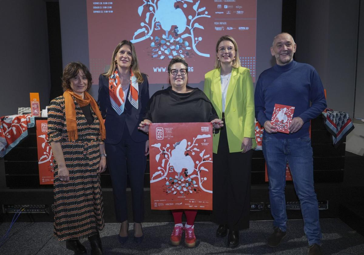 Yolanda Mosquera, Saray Zárate, Marta Dehesa, María Nanclares y Kepa Ortiz de Urbina, en la presentación del cartel.