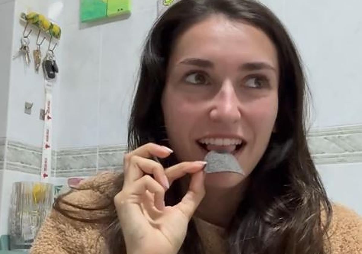 Una joven vasca se pone a prueba comiendo una de las patatas más picantes del mundo