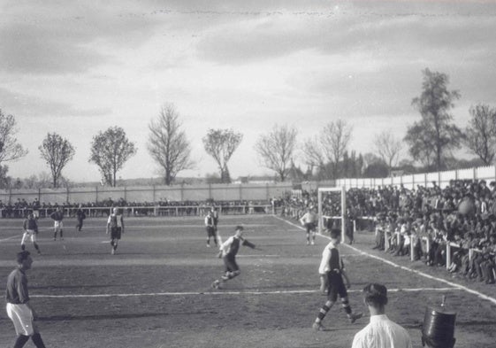 Imagen de un partido disputado en Mendizorroza, en torno a 1924.