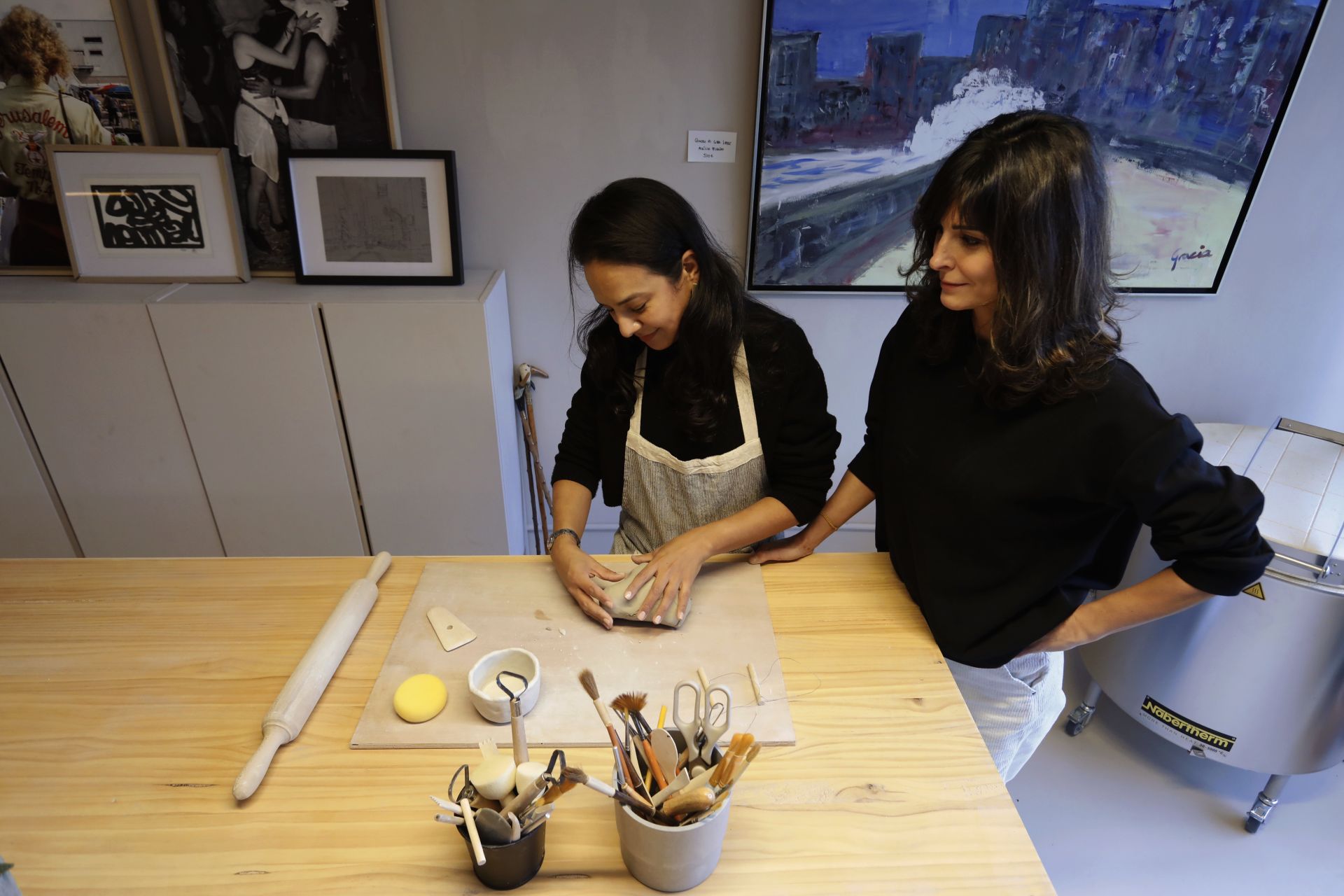 Cambia de vida y abre un estudio en Bilbao para hacer cerámica, ver exposiciones y desayunar con amigos