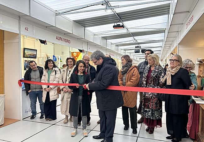 El alcalde Juan Mari Aburto inaugura la feria Gabonart.