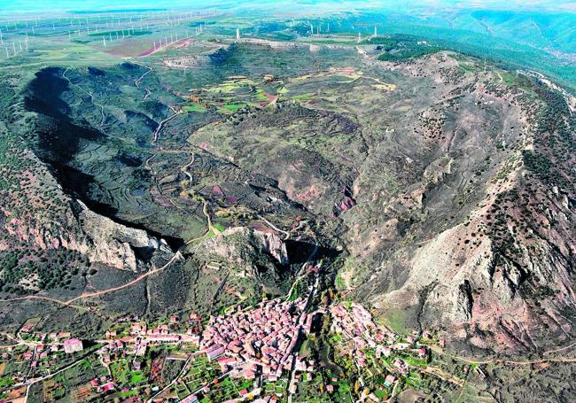 Espectacular imagen del diapiro de Poza de la Sal, el tercero más grande de Europa.