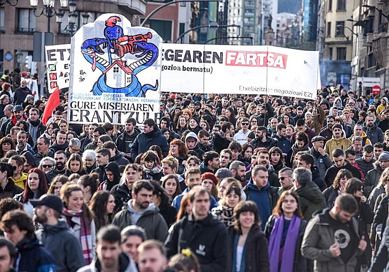 La preocupación creciente por la dificultad de acceso a la vivienda ha movilizado a miles de personas en Bilbao.