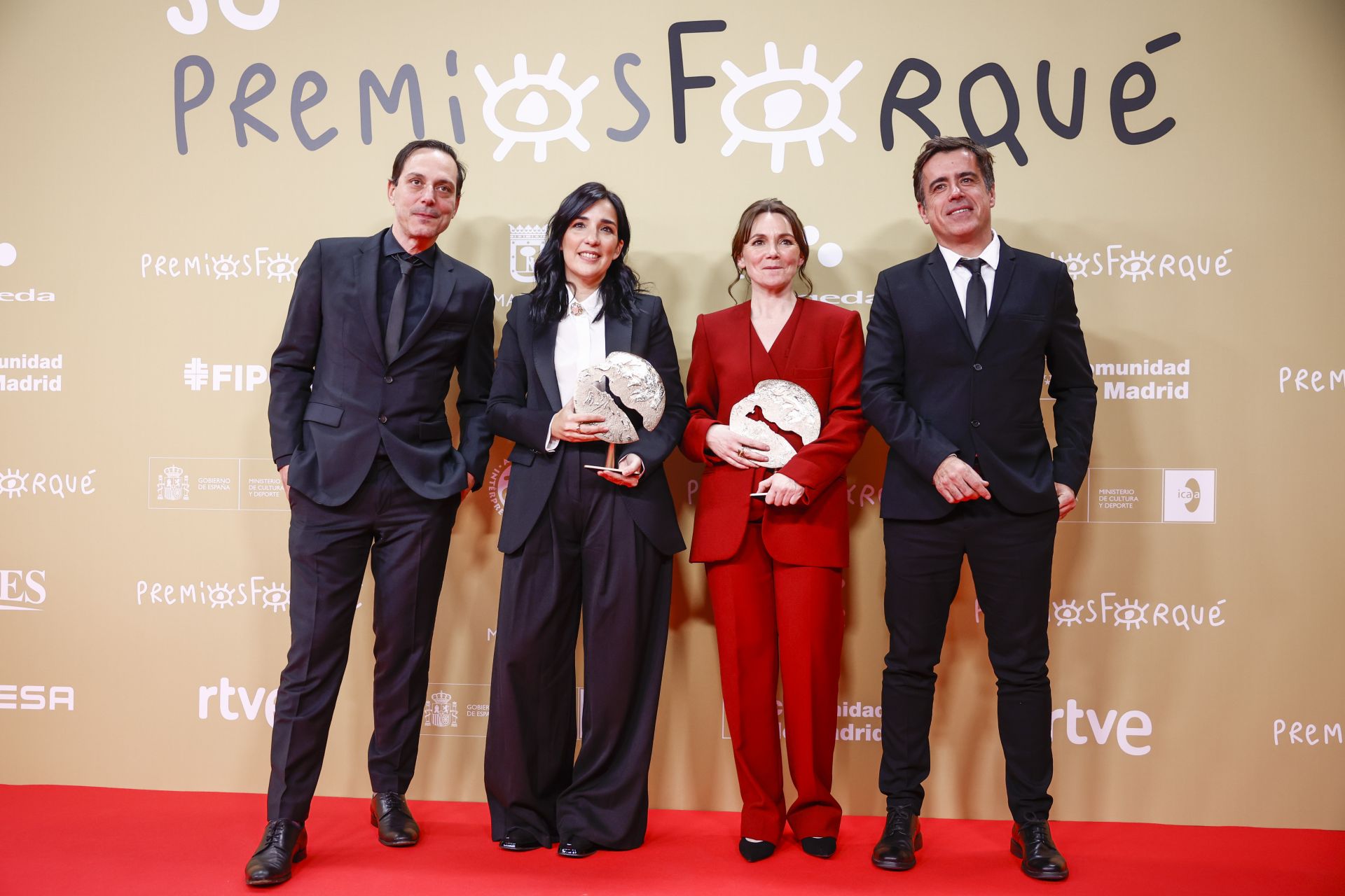 Alauda y Aranburu, con los galardones que lograron ayer.