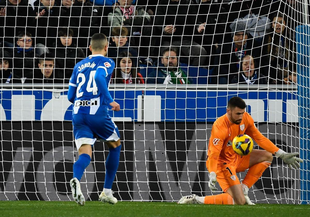 Simón no acertó a despejar el balón y el rechace lo aprovechó Jordán.