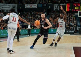 Kullamae busca el aro en el derbi contra el Baskonia.