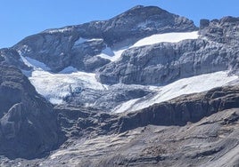 El glaciar de Monte Perdido ha ganado un metro de espesor este año en las zonas donde estaba cubierto por la nieve, pero la ha perdido en los lugares donde el hielo estaba expuesto.