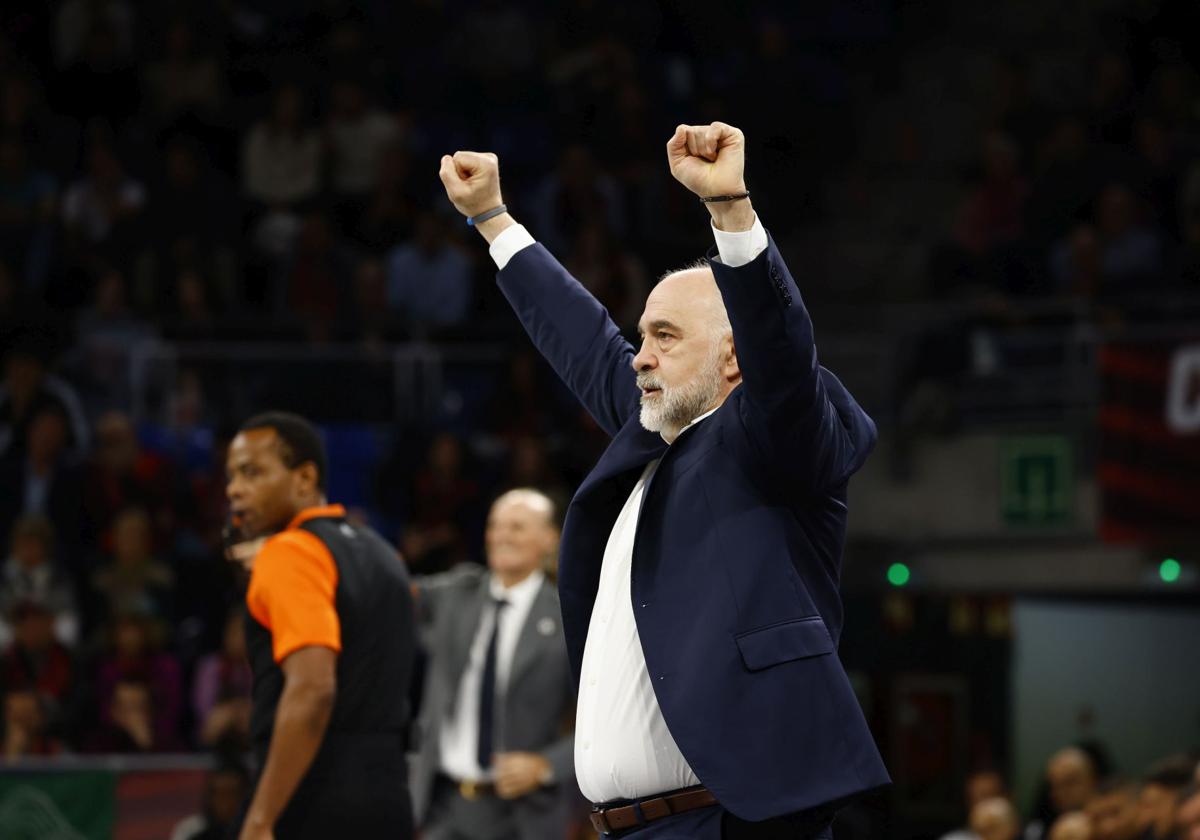 Pablo Laso da instruciones durante el partido de Euroliga contra la Virtus de Bolonia.