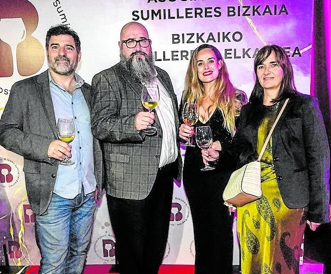 Jabotxa Rodríguez, Reverendo Igor, Elena Uriguen y Amaia Orive.