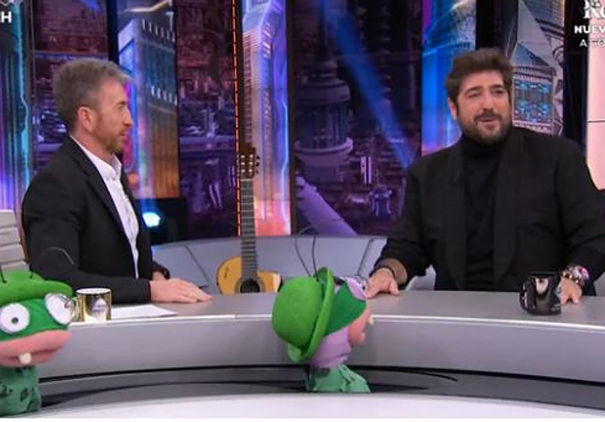 Pablo Motos rompe su propia norma y menciona a 'La Revuelta' para mandar un mensaje a Raphael tras ser ingresado