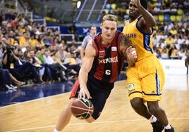 Janis Timma, con la elástica baskonista durante un choque con el Gran Canaria.