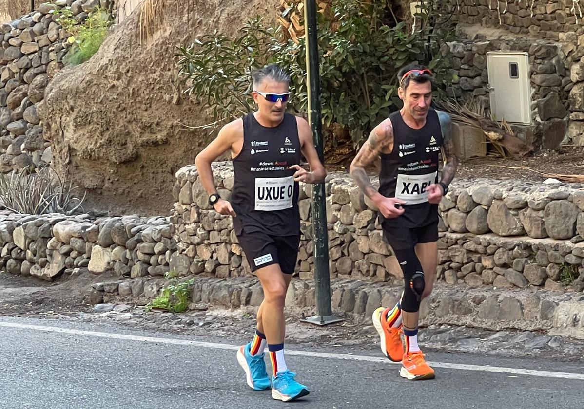 Nuevo reto solidario para Javi Conde y Jon Salvador: subir tres puertos en Gran Canaria en cinco días