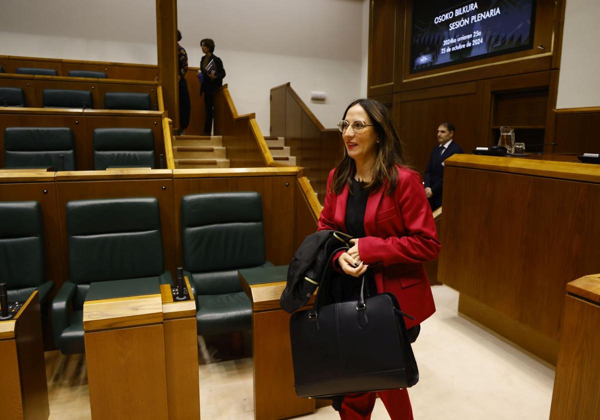 La consejera de Educación, Begoña Pedrosa, en el Parlamento vasco en una imagen de archivo.