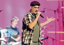 Alex Sardui, vocalista de Gatibu, en plena actuación.