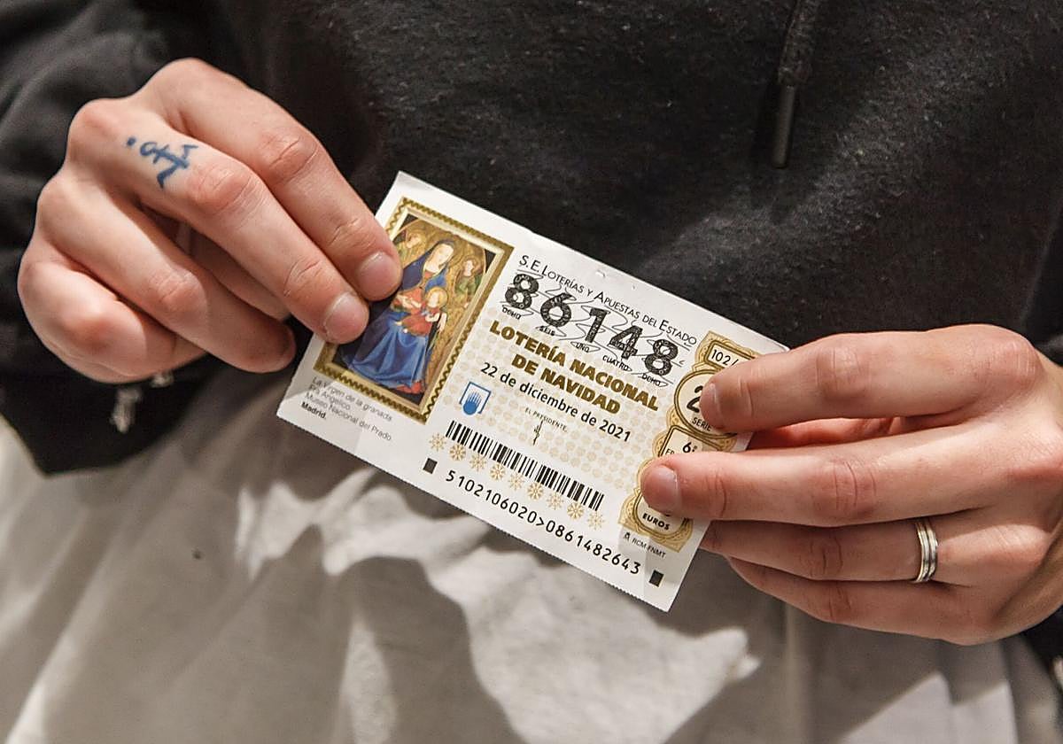 Cuando la Lotería de Navidad acaba en ruptura: el consejo de la OCU para compartir un décimo en pareja