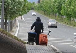 Una persona sin techo en Vitoria.