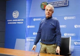 Benito Aguirre, director del Centro Penitenciario de Álava, en la rueda de prensa de este viernes.