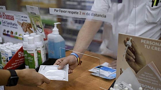 Un farmacéutico recibe la queja de una madre por vender condones a su hija menor de edad