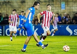 Julen Jon Guerrero, durante el derbi de Urritxe ante el Bilbao Athletic.