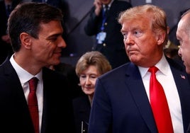 Pedro Sánchez junto a Donald Trump en el primer encuentro que tuvieron en el marco de la OTAN en 2018