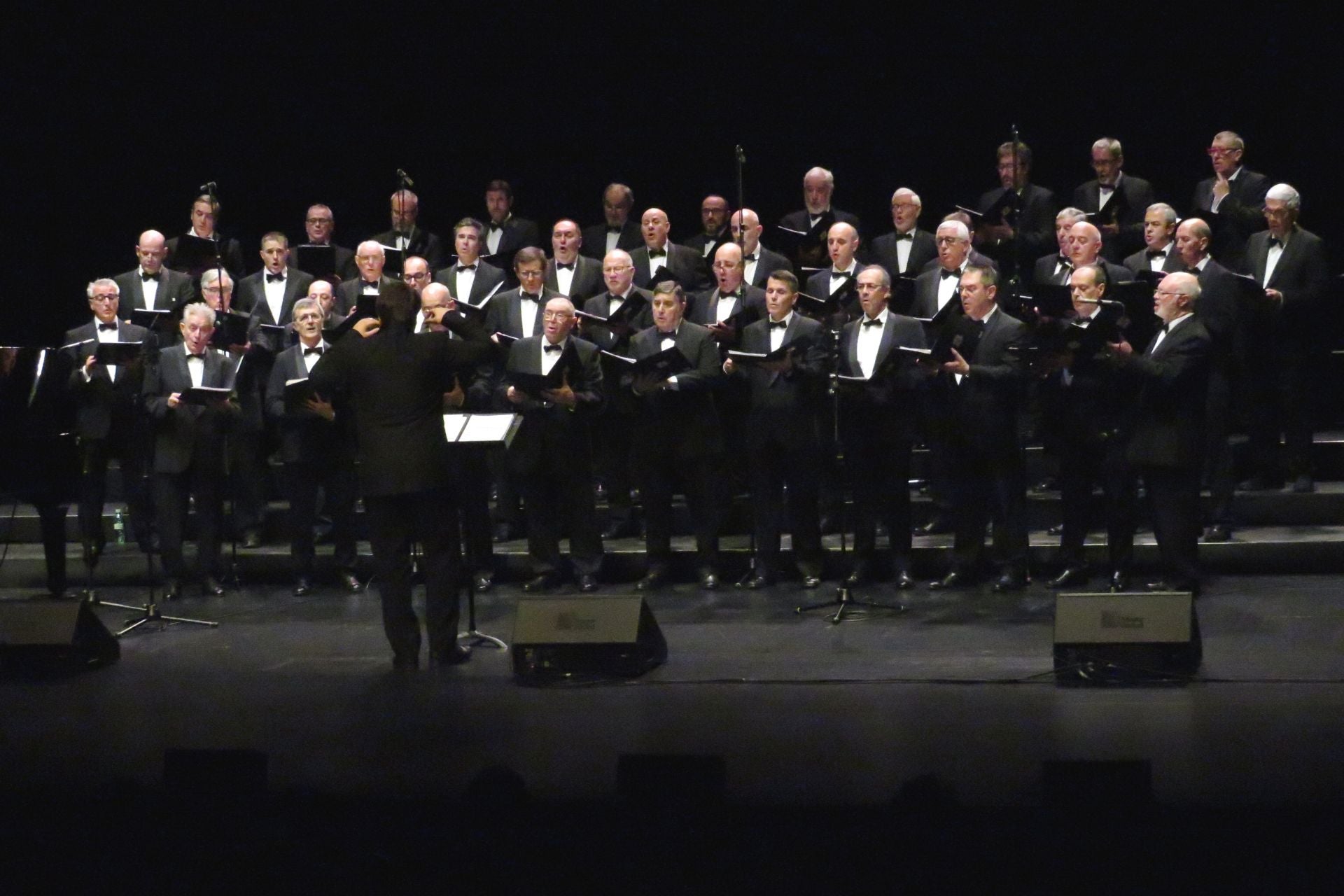 Abriendo con 'Va pensiero' de 'Nabucco'.