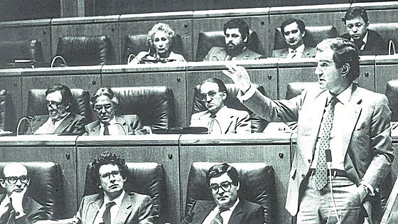 Carlos Garaikoetxea: «Tuve que renunciar a ser lehendakari porque vivía en un campo de minas»