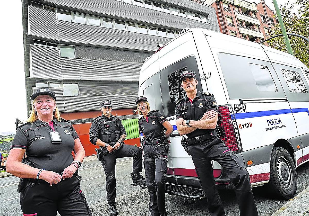 De izquierda a derecha, Amagoia Garay, Ibon Cantero, Bego Dorronsoro y el 'nagusi', Kike Sánchez.