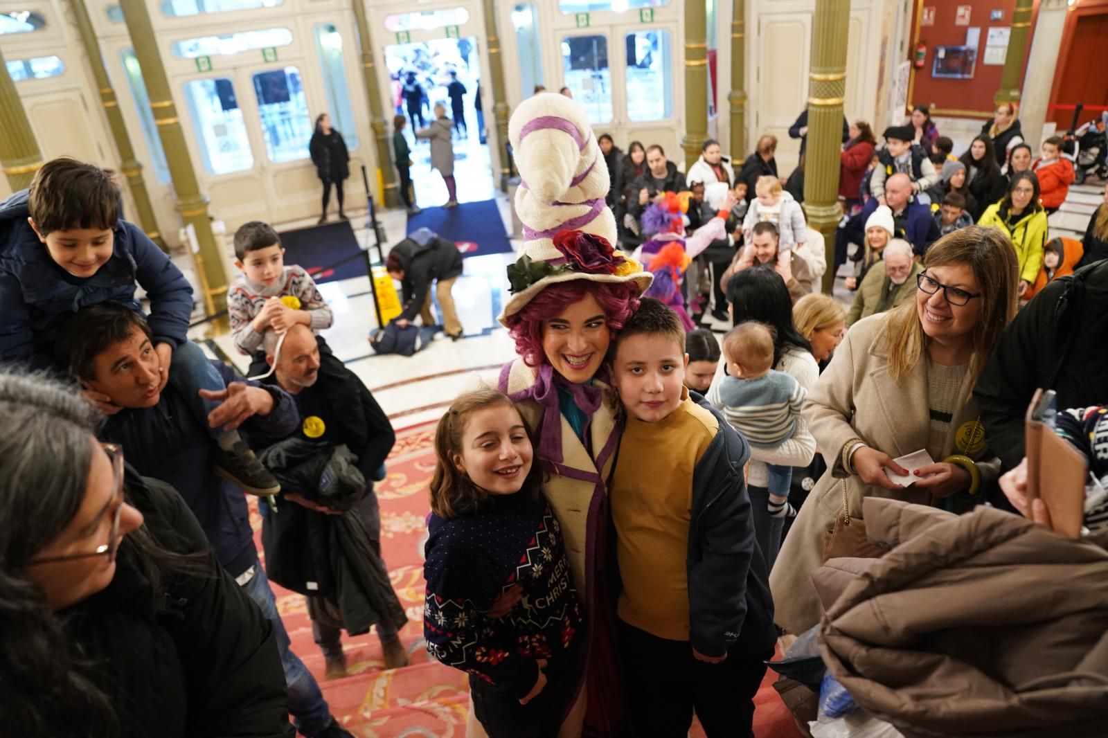 Olentzero y Mari Domingi reciben las últimas cartas de Navidad en Bilbao
