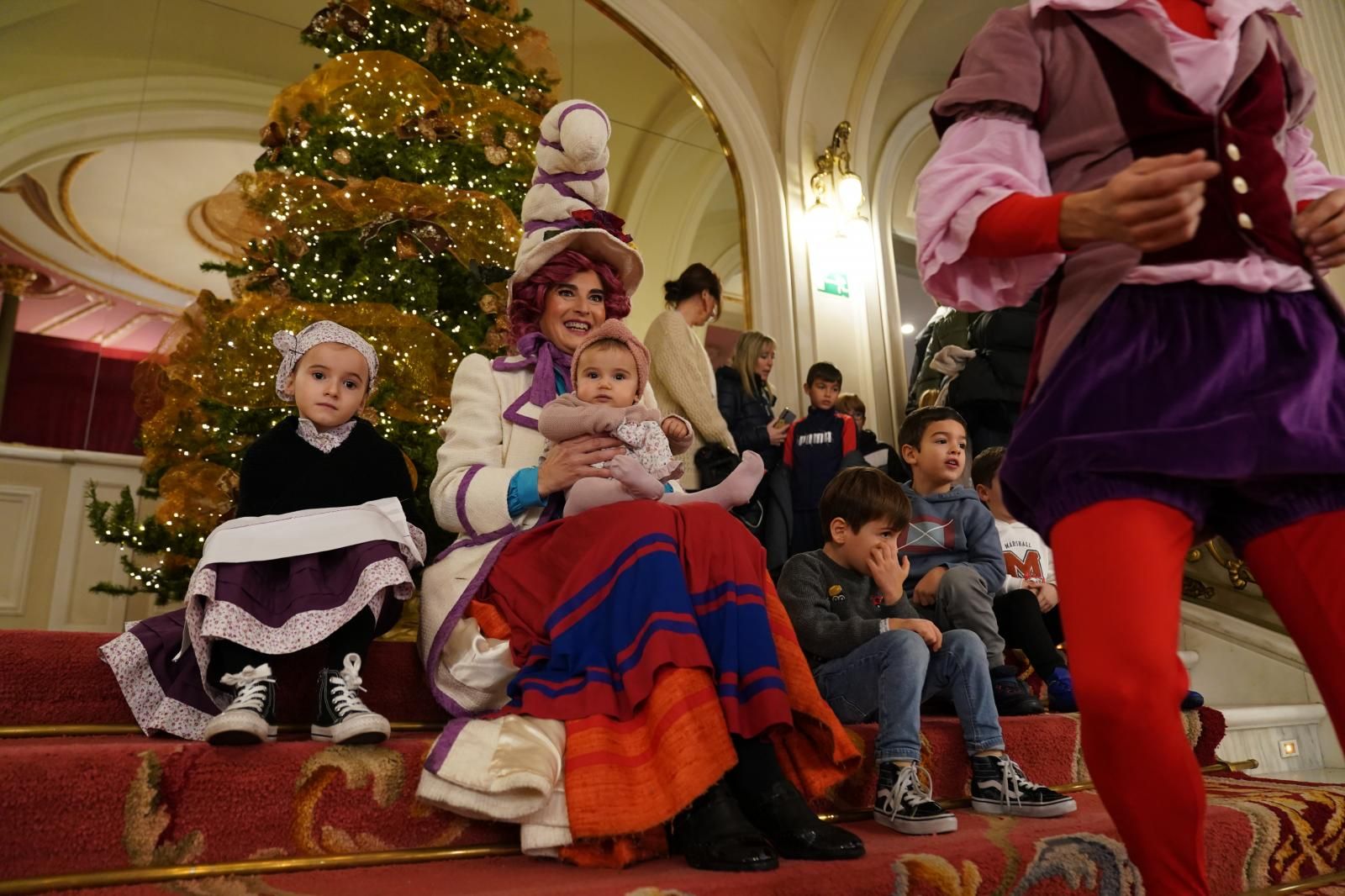 Olentzero y Mari Domingi reciben las últimas cartas de Navidad en Bilbao