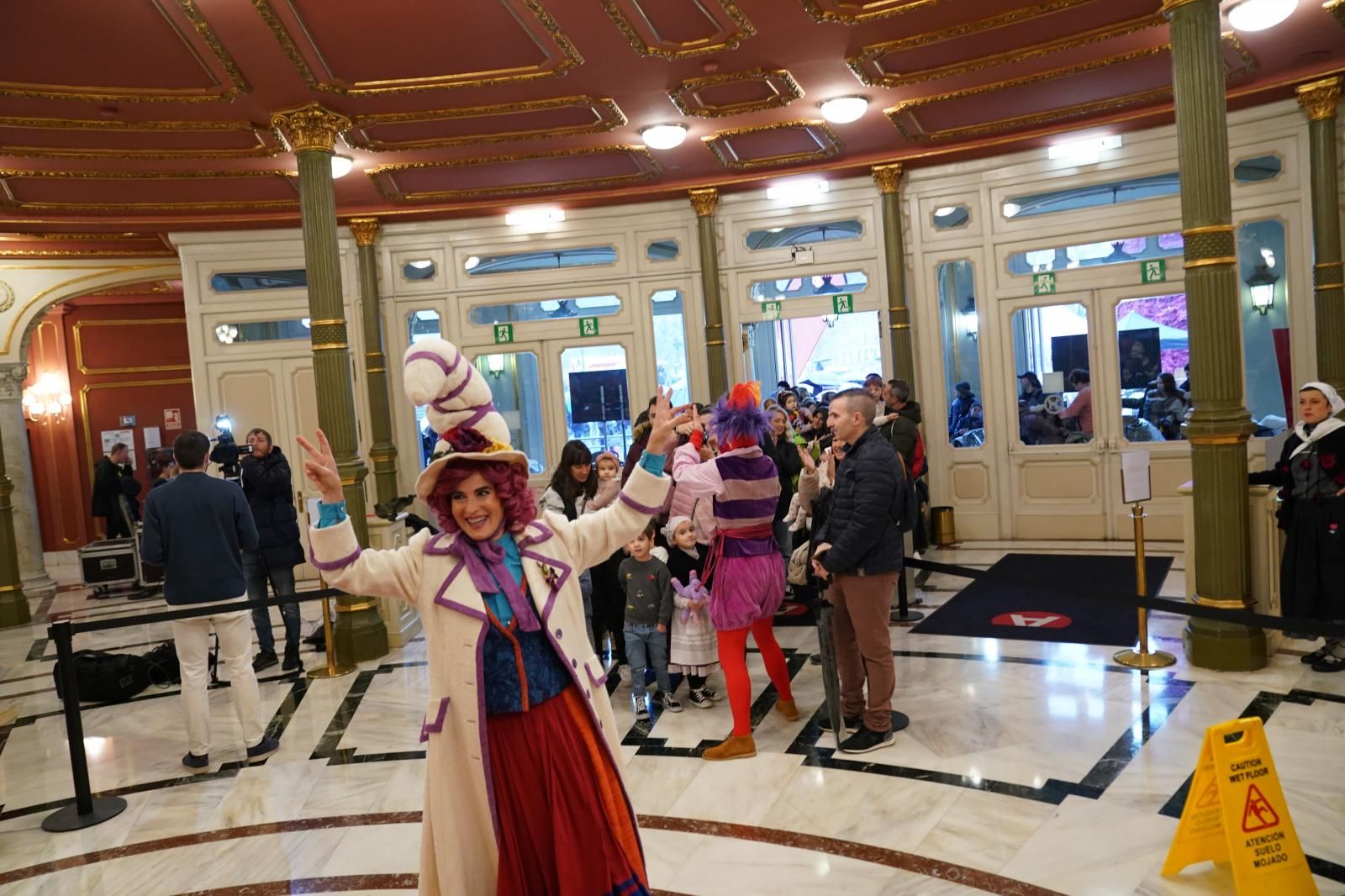 Olentzero y Mari Domingi reciben las últimas cartas de Navidad en Bilbao