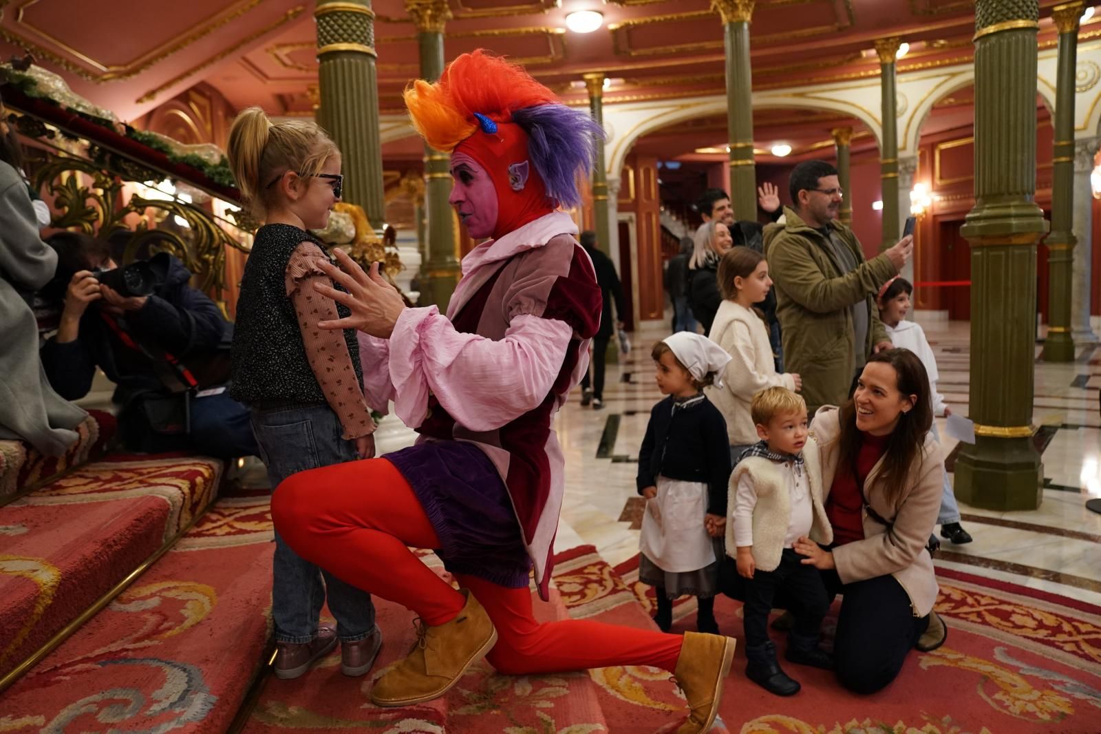 Olentzero y Mari Domingi reciben las últimas cartas de Navidad en Bilbao